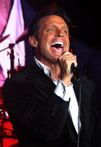 Luis Miguel height profile photo