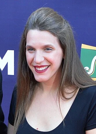 Luísa Sobral height profile photo