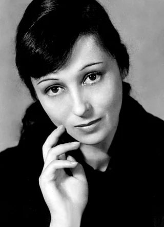 Luise Rainer height profile photo