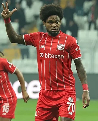Luiz Adriano height profile photo