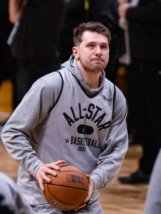 Luka Dončić height profile photo