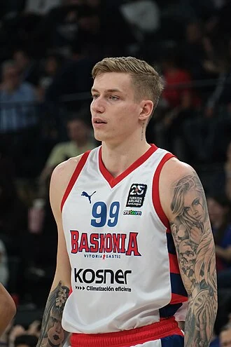 Luka Šamanić height profile photo