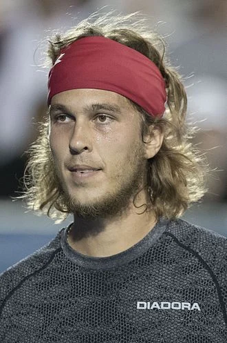 Lukáš Lacko height profile photo