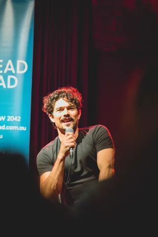 Luke Arnold height profile photo