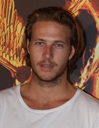 Luke Bracey height profile photo