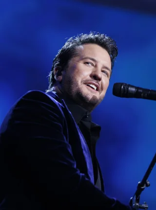 Luke Bryan height profile photo
