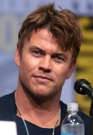Luke Hemsworth height profile photo