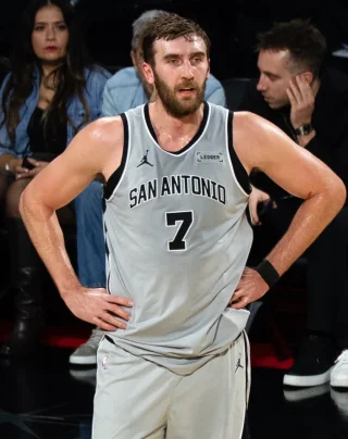 Luke Kornet height profile photo
