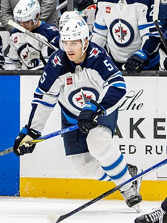 Luke Schenn height profile photo