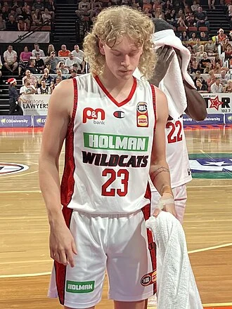 Luke Travers height profile photo