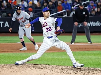 Luke Weaver height profile photo