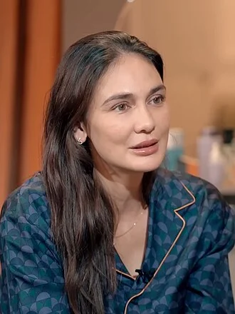 Luna Maya height profile photo