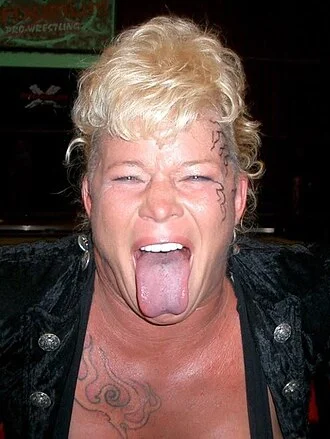 Luna Vachon height profile photo