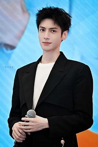Luo Yunxi height profile photo