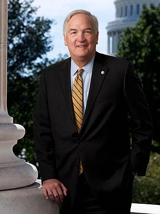 Luther Strange height profile photo