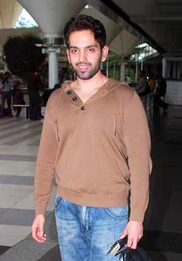 Luv Sinha height profile photo