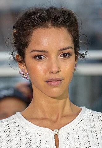 Lyna Khoudri height profile photo