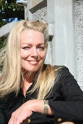 Lynda Stoner height profile photo