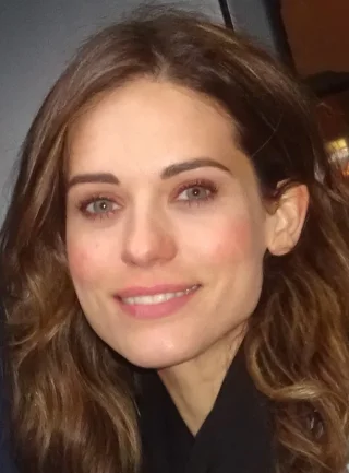 Lyndsy Fonseca height profile photo