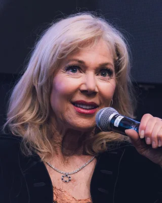 Lynn-Holly Johnson height profile photo