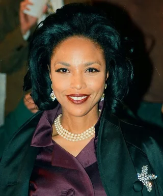 Lynn Whitfield height profile photo