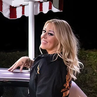 Lynsi Snyder height profile photo