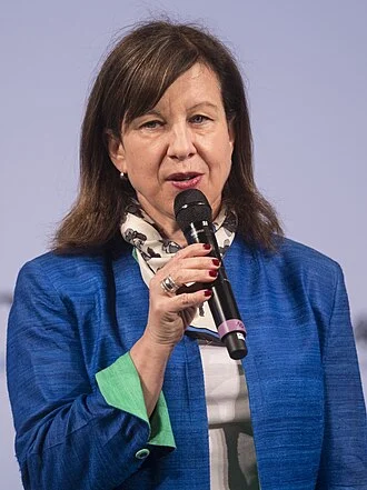 Lyse Doucet height profile photo