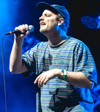 Mac DeMarco height profile photo