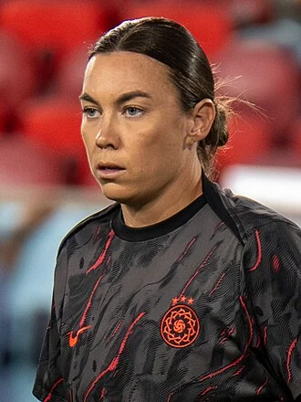 Mackenzie Arnold height profile photo