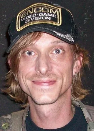 Mackenzie Crook height profile photo