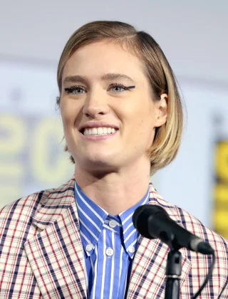 Mackenzie Davis height profile photo