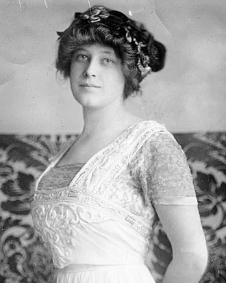 Madeleine Astor height profile photo