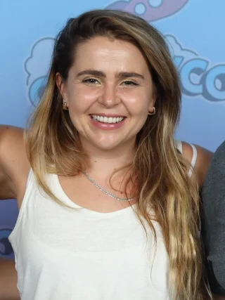 Mae Whitman height profile photo