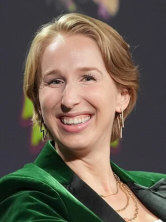 Maggie Robertson height profile photo
