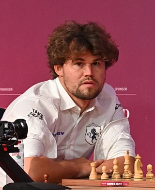 Magnus Carlsen height profile photo