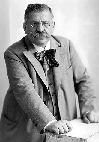 Magnus Hirschfeld height profile photo