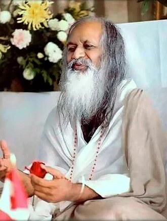 Maharishi Mahesh Yogi height profile photo