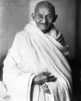 Mahatma Gandhi height profile photo