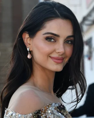 Mahlagha Jaberi height profile photo