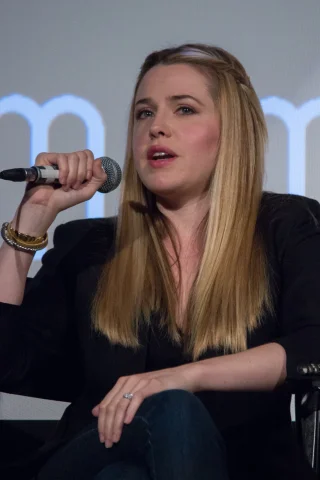 Majandra Delfino height profile photo