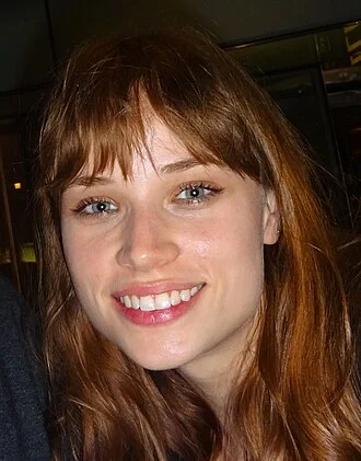 Makenzie Leigh height profile photo