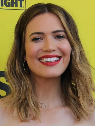 Mandy Moore height profile photo