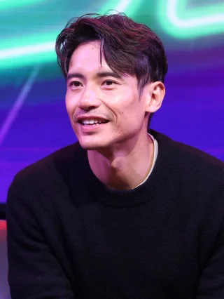 Manny Jacinto height profile photo