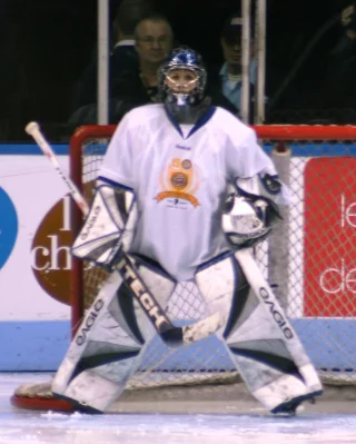 Manon Rhéaume height profile photo