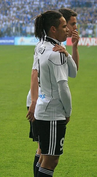 Manú (footballer) height profile photo