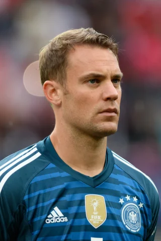 Manuel Neuer height profile photo