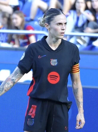 Mapi León height profile photo