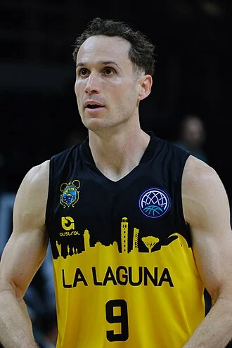 Marcelo Huertas height profile photo