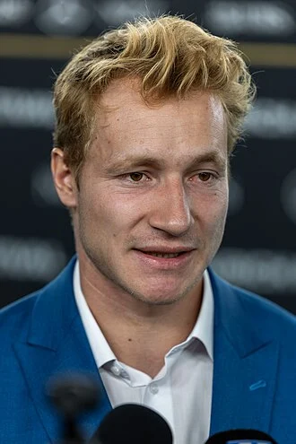 Marco Odermatt height profile photo