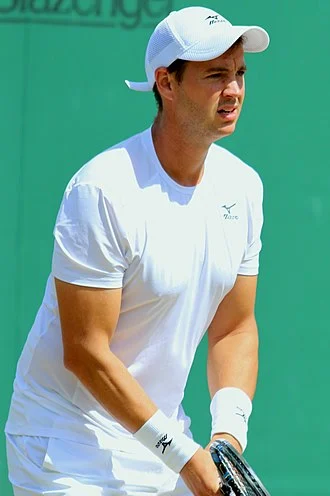 Marcus Willis height profile photo